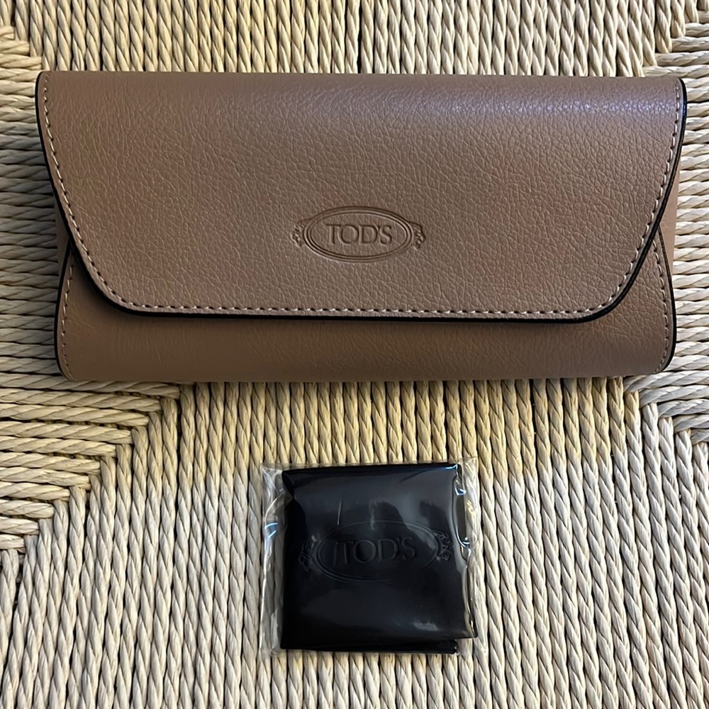 NWOT TOD’S Sunglass Case & Cleaning Cloth